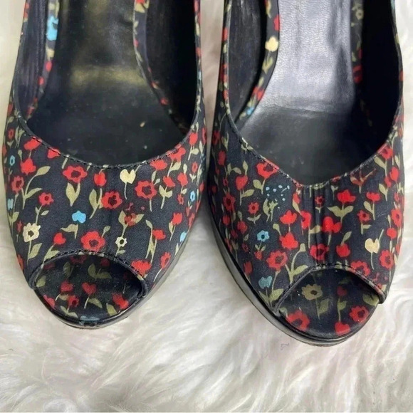 Betsey Johnson Satin Flower Pumps Size 7.5 Shoes Peep Toe Rosy II Black y2k - Picture 4 of 9